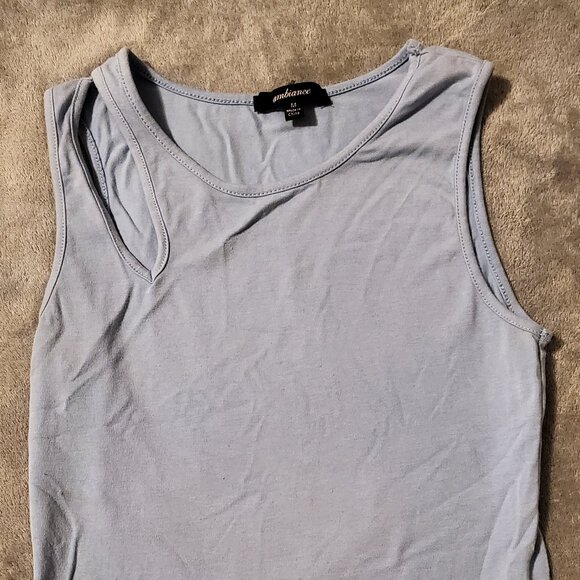 Teardrop Cut Out Crop Top - Picture 5 of 7